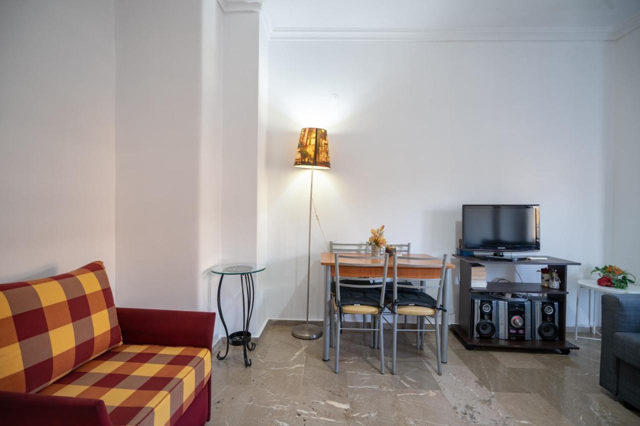 Dimotiko Theatro Metro St. 1 Bedroom 4 Pers. Flat 피레아스 외부 사진