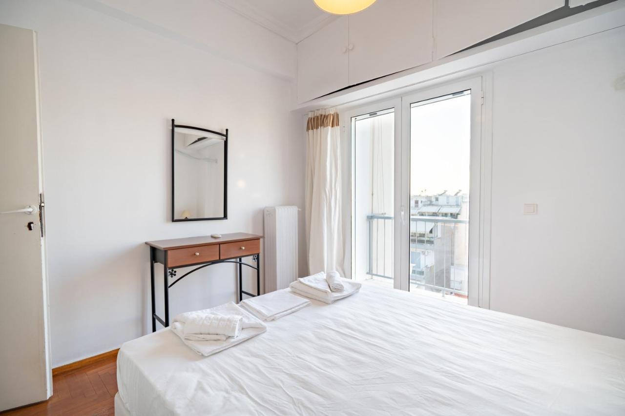 Dimotiko Theatro Metro St. 1 Bedroom 4 Pers. Flat 피레아스 외부 사진